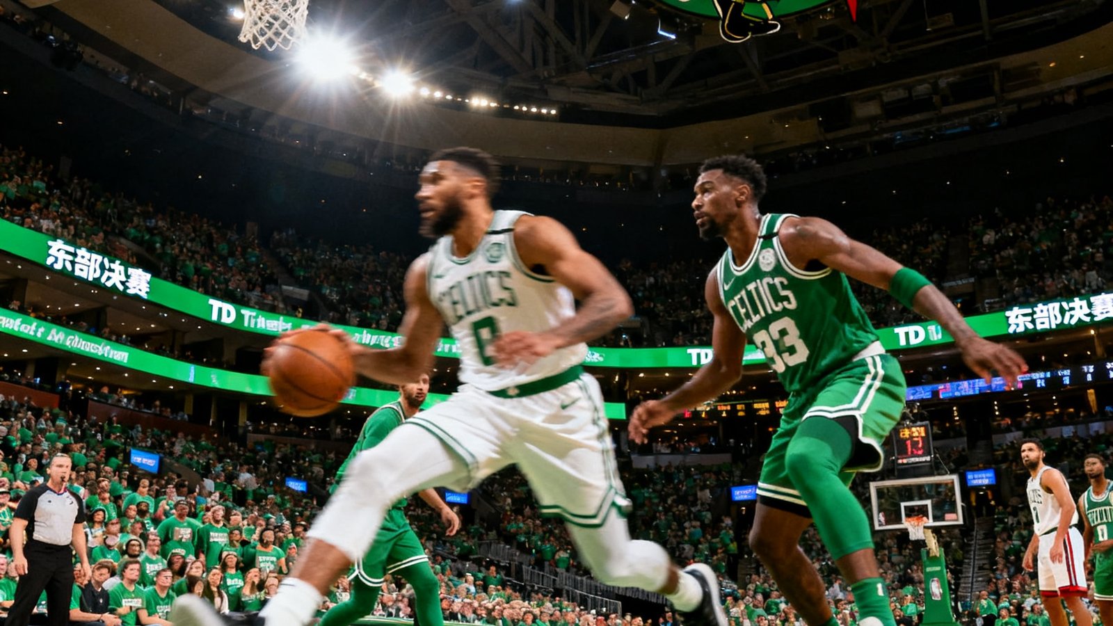 NBA季后赛东部决赛直播画面，凯尔特人主场TD花园球馆激烈对抗场景